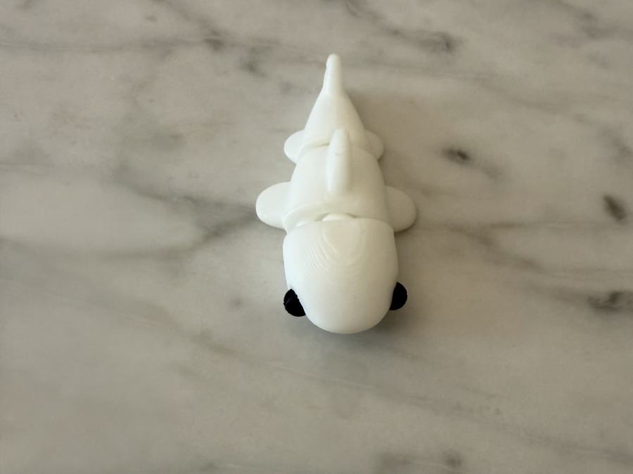 Mini Requin, objet imprimé en 3D — Petite figurine de requin, format poche.